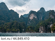 Khao Sok National Park, Thailand. Cheow Lan lake Famous attraction adventure place travel Thailand. Asia holiday vacation trip. Стоковое фото, фотограф Павел Муравьев / Фотобанк Лори