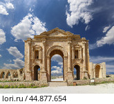 Arch of Hadrian in Gerasa (Jerash), Jordan. Against the background of a beautiful sky with clouds (2016 год). Стоковое фото, фотограф Владимир Журавлев / Фотобанк Лори
