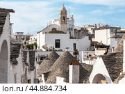 View of Alberobello, the city of Trulli, Puglia, Italy (2019 год). Стоковое фото, фотограф Лариса Гордеева / Фотобанк Лори