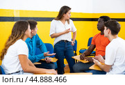 Portrait of delighted girl student with her groupmates and female teacher in auditorium. Стоковое фото, фотограф Яков Филимонов / Фотобанк Лори