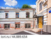 Район Хитровка, Кухня при трактире Хитрова рынка,  Исторические плиты, Хитровская площадь, Подколокольный переулок, Москва (2023 год). Стоковое фото, фотограф Baturina Yuliya / Фотобанк Лори