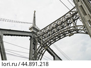 Староволжский мост. Крупный план. Тверь. Россия. Редакционное фото, фотограф E. O. / Фотобанк Лори