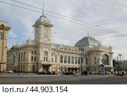 Витебский железнодорожный вокзал в пасмурный день летом. Санкт-Петербург. Россия (2024 год). Редакционное фото, фотограф Flo Ra / Фотобанк Лори