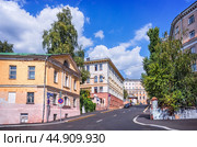Район Хитровка, Хитровский переулок, Хитровская площадь, Москва (2023 год). Стоковое фото, фотограф Baturina Yuliya / Фотобанк Лори