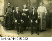 Семейный кабинетный портрет. Стоковое фото, фотограф Retro / Фотобанк Лори