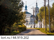 Russia, Pereslavl-Zalessky. St. Nicholas Monastery, Godenovsky Cross, St. Nicholas Cathedral on the summer day. The Forerunner Church. Стоковое фото, фотограф Photojuli / Фотобанк Лори
