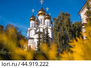 Russia, Pereslavl-Zalessky. St. Nicholas Monastery, Godenovsky Cross, St. Nicholas Cathedral on the summer day. The Forerunner Church. Стоковое фото, фотограф Photojuli / Фотобанк Лори