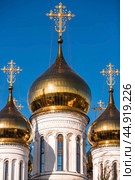Russia, Pereslavl-Zalessky. St. Nicholas Monastery, Godenovsky Cross, St. Nicholas Cathedral on the summer day. The Forerunner Church. Стоковое фото, фотограф Photojuli / Фотобанк Лори