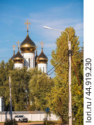 Russia, Pereslavl-Zalessky. St. Nicholas Monastery, Godenovsky Cross, St. Nicholas Cathedral on the summer day. The Forerunner Church. Стоковое фото, фотограф Photojuli / Фотобанк Лори