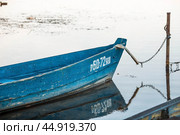 The Golden Ring of Russia, the city of Pereslavl-Zalessky. Fishing boats on the Trubezh River at dawn. Стоковое фото, фотограф Photojuli / Фотобанк Лори