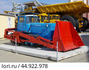 Гусеничный сельскохозяйственный трактор ПТЗ ДТ-75М "Казахстан". Музейный комплекс гражданской и военной техники УГМК, Верхняя Пышма (2024 год). Редакционное фото, фотограф Алексей Иванов / Фотобанк Лори