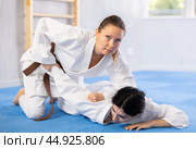 Karateka demonstrated their skills. Стоковое фото, фотограф Яков Филимонов / Фотобанк Лори