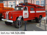 Пожарная автоцистерна АЦ-30 (на базе ГАЗ-53-12). Музейный комплекс гражданской и военной техники, Верхняя Пышма (2024 год). Редакционное фото, фотограф Алексей Иванов / Фотобанк Лори
