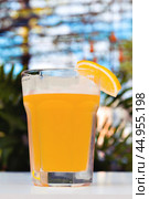 Light unfiltered beer with foam. Стоковое фото, фотограф Сергей Толмачёв / Фотобанк Лори