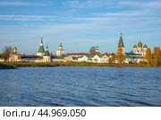 Иверский Богородицкий Святоозерский монастырь золотой осенью (2021 год). Стоковое фото, фотограф Анна Карасева / Фотобанк Лори