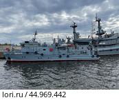 Рейдовый водолазный катер аварийно-спасательного отряда Балтийского флота "Борис Киселёв". Санкт-Петербург, город Кронштадт, Россия. Редакционное фото, фотограф Щеголева Ольга / Фотобанк Лори