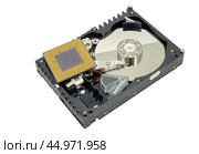 Жесткий диск HDD изолирован на белом фоне. Hard disk drive HDD isolated on white background. Стоковое фото, фотограф Татьяна Д / Фотобанк Лори