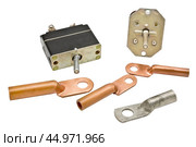 Электрические переключатели и клеммы на белом фоне. Electrical switches and terminals on a white background. Стоковое фото, фотограф Татьяна Д / Фотобанк Лори