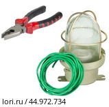 Осветительная лампа с защитным металлическим кожухом на белом фоне. A lighting lamp with a protective metal casing isolated over white background. Стоковое фото, фотограф Татьяна Д / Фотобанк Лори