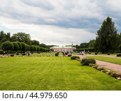MOSCOW, RUSSIA - AUGUST 5, 2017: Park in Ensemble Kuskovo, originally owned by the Sheremetev family. Редакционное фото, фотограф Natalia Gdovskaia / Фотобанк Лори