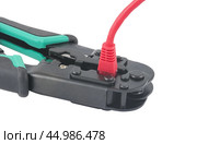 Разноцветные кабели и инструмент обжимки кабелей на белом фоне. Colorful cables and cable crimping tool on white background. Стоковое фото, фотограф Татьяна Д / Фотобанк Лори