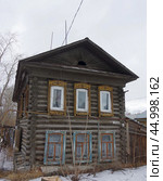 Жилой дом. Невьянск, Комсомольская улица, дом 11 (2019 год). Стоковое фото, фотограф Алексей Иванов / Фотобанк Лори