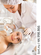 Female patient receiving hardware facial procedure using cooling attachment. Стоковое фото, фотограф Яков Филимонов / Фотобанк Лори