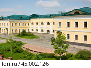 Здание бывшей гарнизонной казармы в Нижегородском кремле, памятник архитектуры (2019 год). Редакционное фото, фотограф Солодовникова Елена / Фотобанк Лори