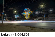 Опора ЛЭП, стилизованная под символику ВДВ. Город Рязань. Октябрь 2024 (2018 год). Редакционное фото, фотограф Владимир Макеев / Фотобанк Лори