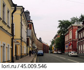 Панорама улицы Станиславского в районе Таганка, Москва. Пасмурный летний день (2019 год). Редакционное фото, фотограф Александр Кузнецов / Фотобанк Лори
