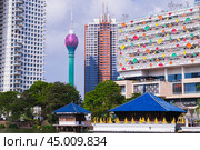 Colombo city street view with modern residental buildings. Sri Lanka (2021 год). Редакционное фото, фотограф EugeneSergeev / Фотобанк Лори