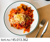 Lazos con tomate, spanish pasta in tomato sauce. Стоковое фото, фотограф Яков Филимонов / Фотобанк Лори