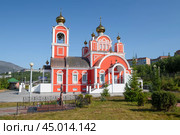 Вид на церковь Спаса Нерукотворного Образа солнечным июльским днем. Кировск, Мурманская область (2024 год). Стоковое фото, фотограф Виктор Карасев / Фотобанк Лори