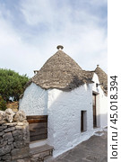 Street in Alberobello, the city of trulli. Puglia, Italy. (2019 год). Стоковое фото, фотограф Лариса Гордеева / Фотобанк Лори