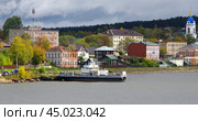 Паром-теплоход "СП-2" у пристани "Добрянка", Пермский край. Редакционное фото, фотограф Алексей Иванов / Фотобанк Лори