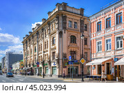 Доходный дом Ф.С. Рахманова, улица Покровка, Москва (2023 год). Редакционное фото, фотограф Baturina Yuliya / Фотобанк Лори