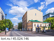 Флигель городской усадьбы И.И. Шувалова, улица Покровка, Москва (2023 год). Редакционное фото, фотограф Baturina Yuliya / Фотобанк Лори
