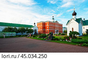 Георгиевская часовня. Церковь священномучеников Херсонесских. Часовня Живоносный источник. Памятный камень в память о посещении монастыря Святейшим Патриархом Московским и всея Руси Алексием II.  Спасо-Преображенский мужской монастырь. Город Муром (2024 год). Редакционное фото, фотограф Макаров Алексей / Фотобанк Лори