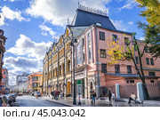 Доходный дом Третьяковых, Кузнецкий мост, Лавка Архитектора, улица Рождественка, Москва (2023 год). Редакционное фото, фотограф Baturina Yuliya / Фотобанк Лори
