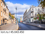 Церковь Евгения, епископа Херсонесского, в Рождественском монастыре, Институт востоковедения Российской Академии Наук, улица Рождественка, Москва (2023 год). Стоковое фото, фотограф Baturina Yuliya / Фотобанк Лори