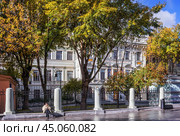 Главный дом усадьбы Воронцова, МАРХИ (Московский архитектурный институт), улица Рождественка, Москва (2023 год). Стоковое фото, фотограф Baturina Yuliya / Фотобанк Лори