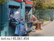 Киоски по продаже сувениров на Мытнинской набережной. Санкт-Петербург. Редакционное фото, фотограф Александр Щепин / Фотобанк Лори