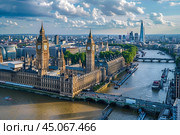 Пейзажная фотография Лондона с высоты птичьего полёта. Вид на Биг-Бен. Стоковое AI-изображение, AI-художник Максим Коломыченко / Фотобанк Лори