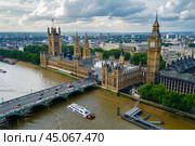 Пейзажная фотография Лондона с высоты птичьего полёта. Вид на Биг-Бен. Стоковое AI-изображение, AI-художник Максим Коломыченко / Фотобанк Лори