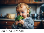 Healthy baby food. The first meal. Feeding the baby. A cute kid tastes broccoli. Fresh vegetables and fruits. Стоковое AI-изображение, AI-художник Photojuli / Фотобанк Лори