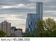 Жилой комплекс "Дом на Мосфильмовской" . Вид с Поклонной горы, Москва (2024 год). Редакционное фото, фотограф Pukhov K / Фотобанк Лори