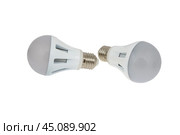 Светодиодные осветительные лампы E27 на белом фоне. LED energy saving bulb. Стоковое фото, фотограф Татьяна Д / Фотобанк Лори