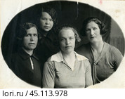 Групповой кабинетный потрет женщин начала 1920-1930 гг. Стоковое фото, фотограф Retro / Фотобанк Лори