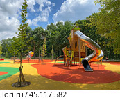Детская игровая площадка. Парк культуры и отдыха им. А.С. Пушкина, станица Северская, Краснодарский край (2023 год). Редакционное фото, фотограф Мария Кылосова / Фотобанк Лори