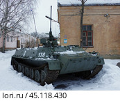 МТ-ЛБ (многоцелевой транспортёр-тягач лёгкий бронированный) на территории Военного музея Карельского перешейка, Выборг, Ленинградская область (2019 год). Редакционное фото, фотограф Алексей Иванов / Фотобанк Лори